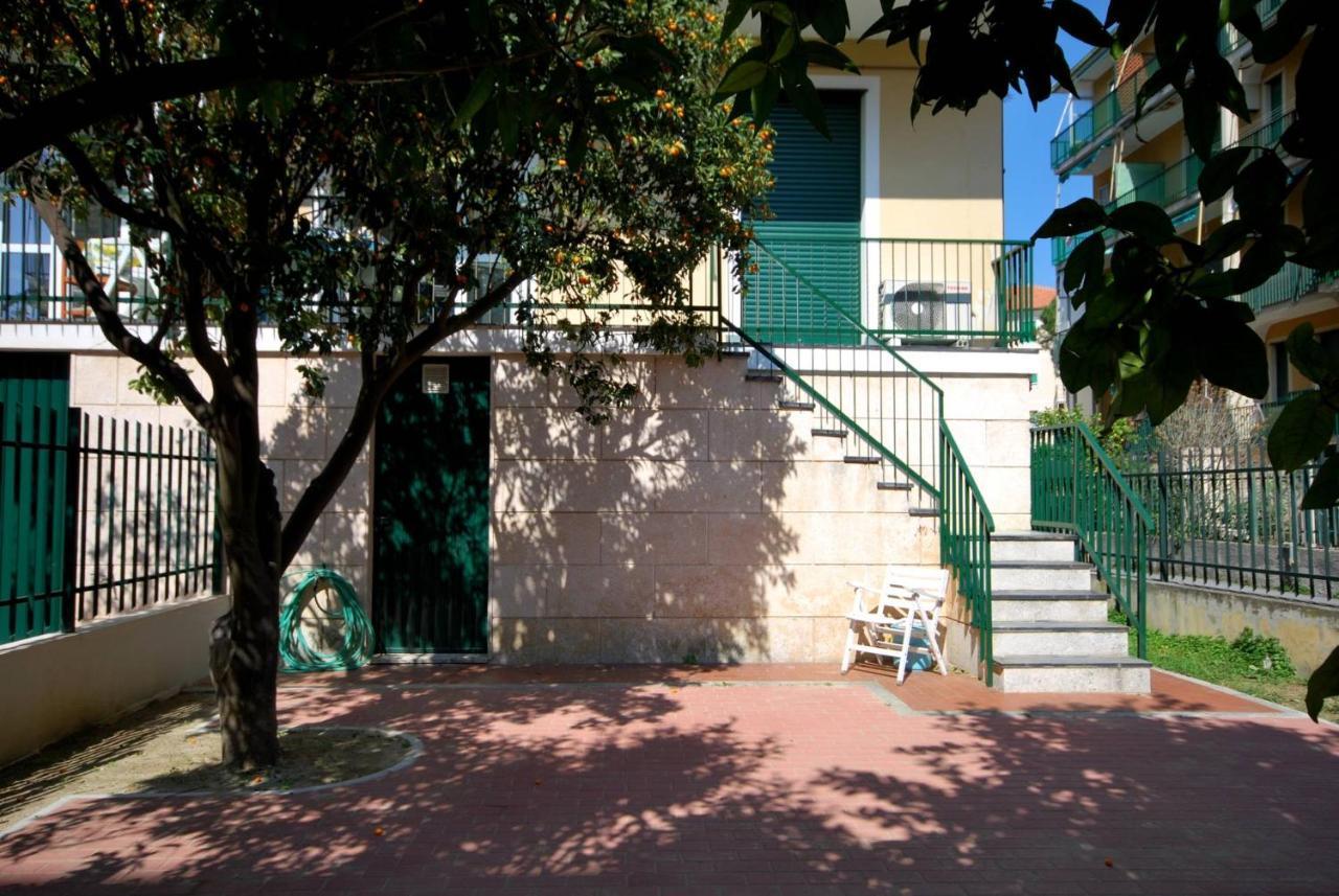 Appartamenti Con Giardino E Posto Auto Per Famiglie Finale Ligure Luaran gambar