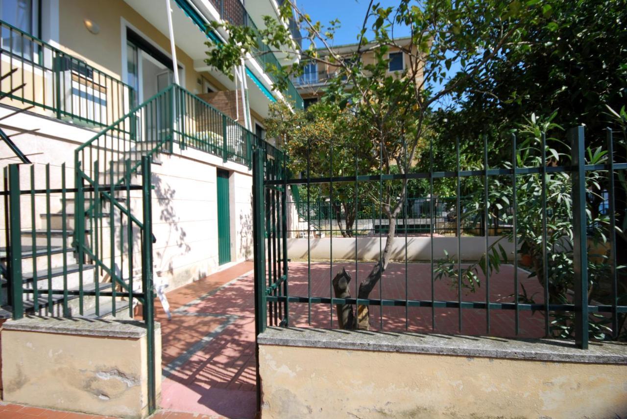 Appartamenti Con Giardino E Posto Auto Per Famiglie Finale Ligure Luaran gambar