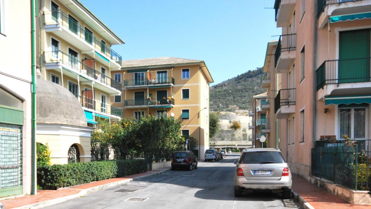 Appartamenti Con Giardino E Posto Auto Per Famiglie Finale Ligure Luaran gambar